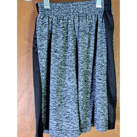 Boys Ultra Performance Gray with Black Striped Shorts Size 10/12 - Picture 2 of 5